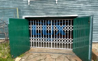 металлическая раздвижная дверь гармошка