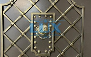 элитная металлическая дверь ДСК - 40 с порошковым напылением и декоративной ковкой - элементы ковки - ручка