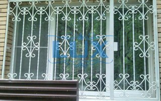 сварная решетка люкс на трехстворчатое окно